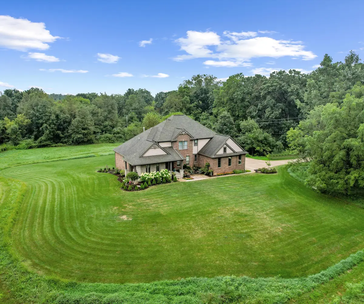 575 E Maple Road, Milford, MI 48381 - #1