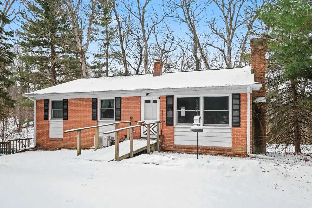 7945 Pine Island Drive Ne, Belmont, MI 49306 - #1