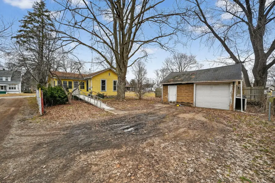 304 E Prairie Ronde Street, Dowagiac, MI 49047 - #2