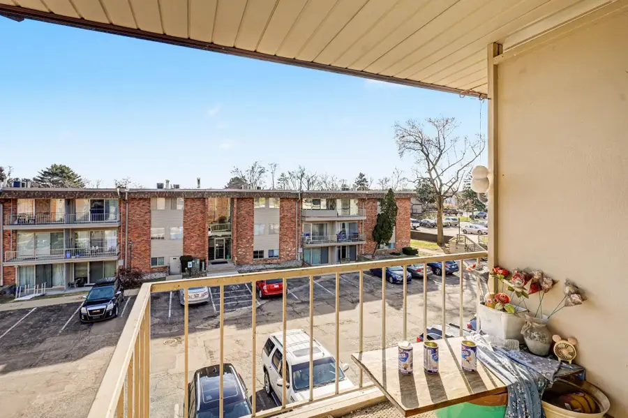 756 W Kilgore Road #302, Kalamazoo, MI 49008 - #3