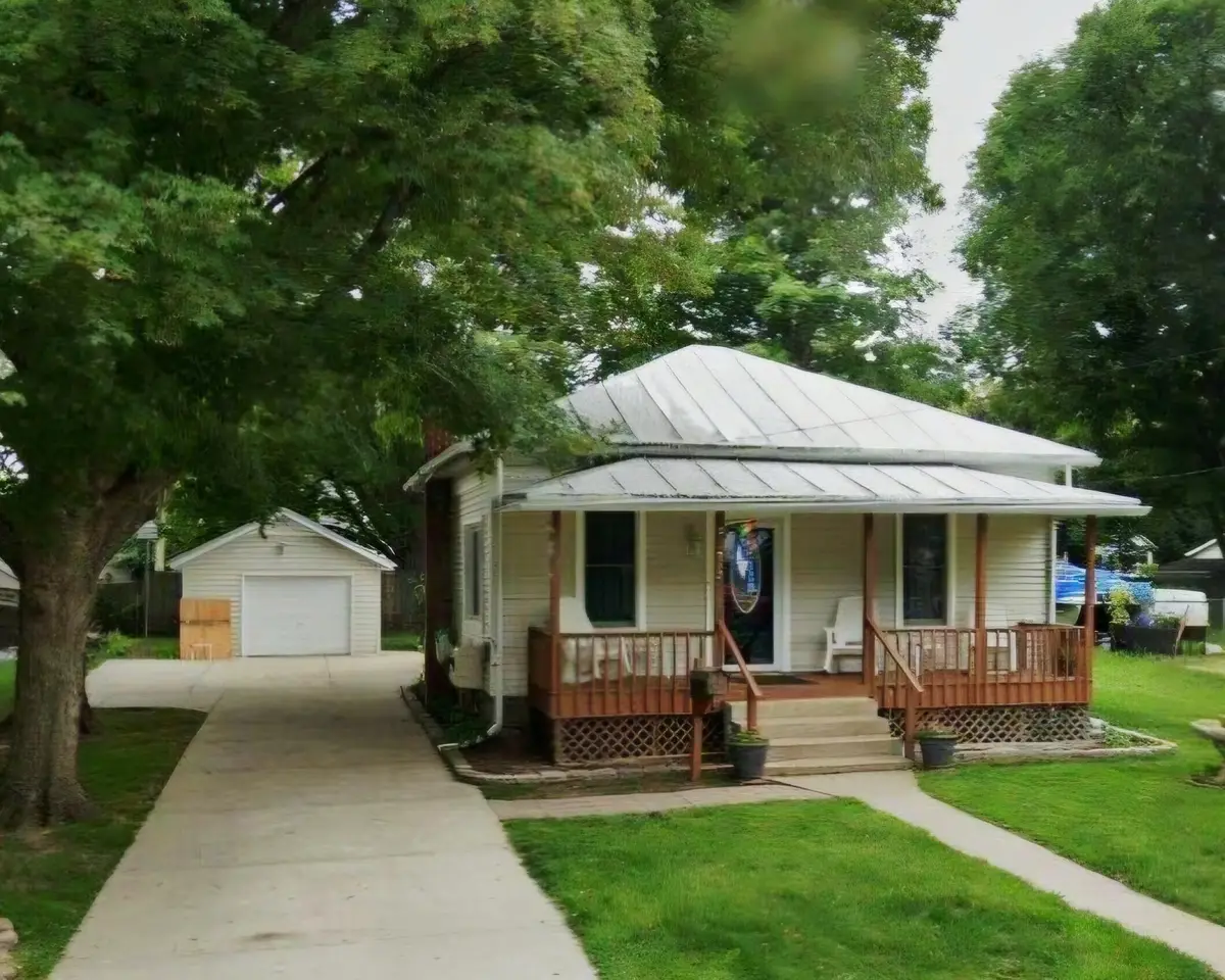 412 N Pearl Street, Vicksburg, MI 49097 - #1