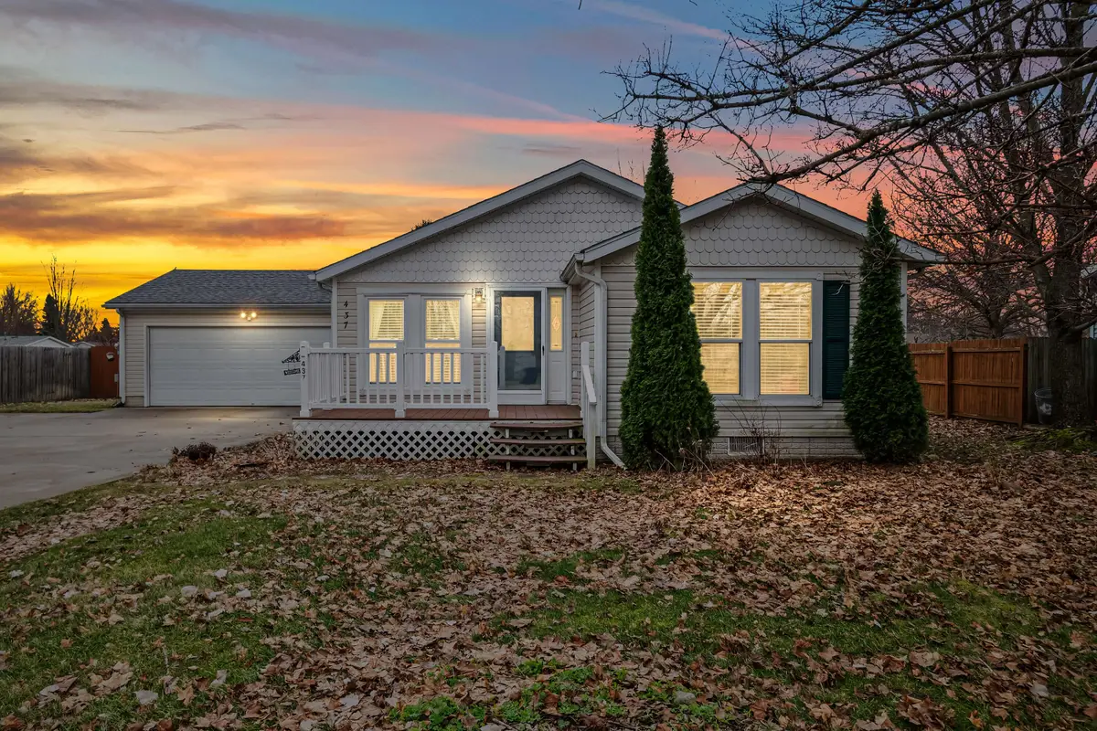 437 Richard Street, Quincy, MI 49082 - #1