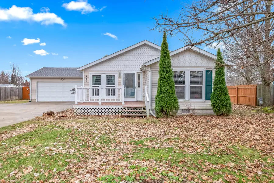 437 Richard Street, Quincy, MI 49082 - #2