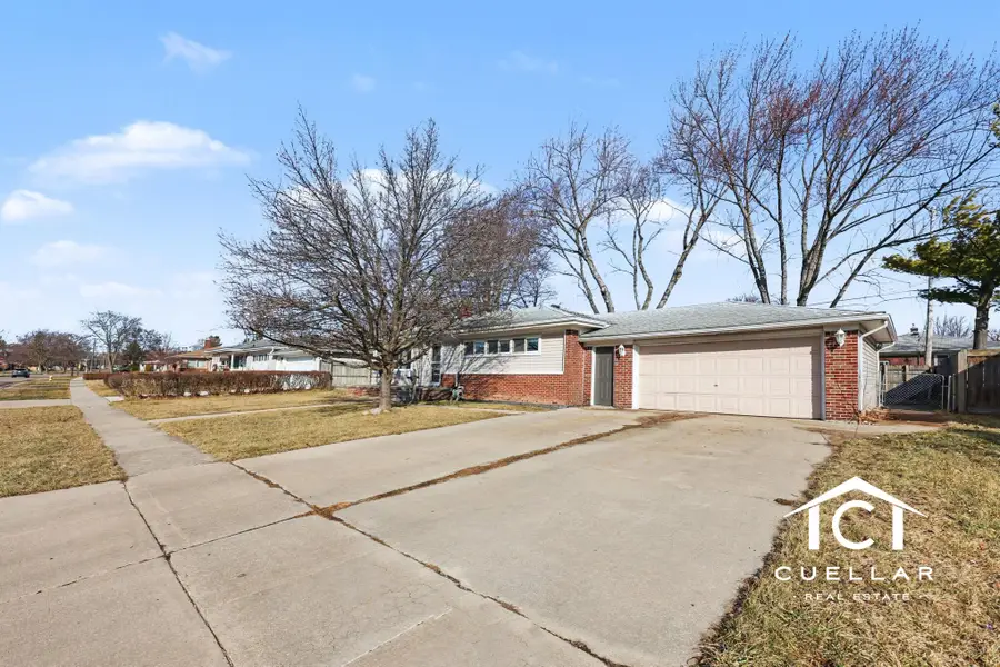 22521 E Schafer Street, Clinton Township, MI 48035 - #2
