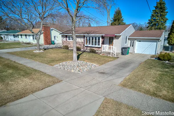 2250 Columbus Avenue, Norton Shores, MI 49441