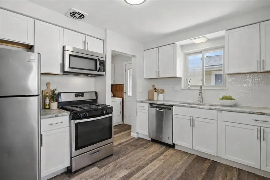 24337 Pennie Street, Dearborn Heights, MI 48125 - #3