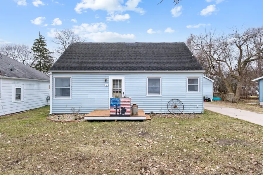 16 W Pine Street, Fremont, MI 49412 - #2