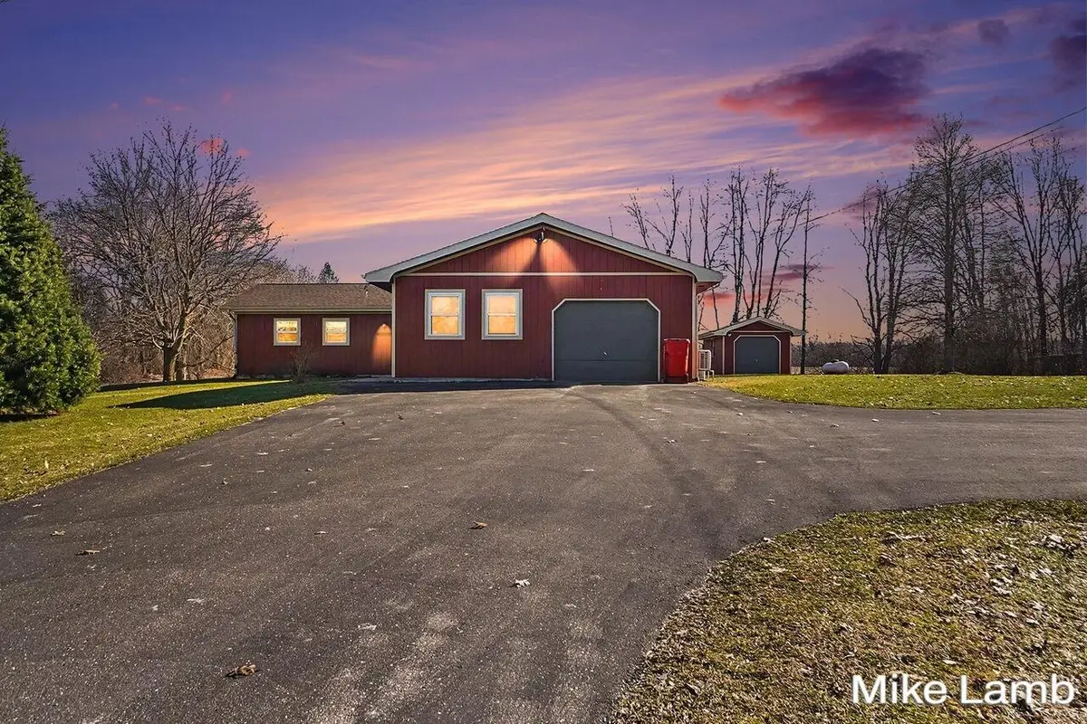 822 W 60th Street, Newaygo, MI 49337 - #1