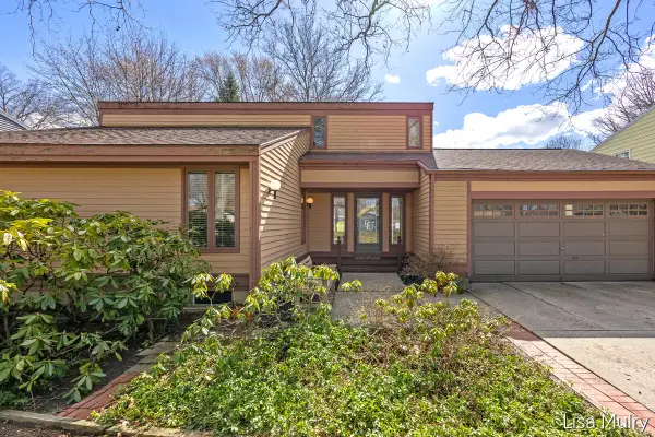 1810 Southampton Se, Grand Rapids, MI 49508