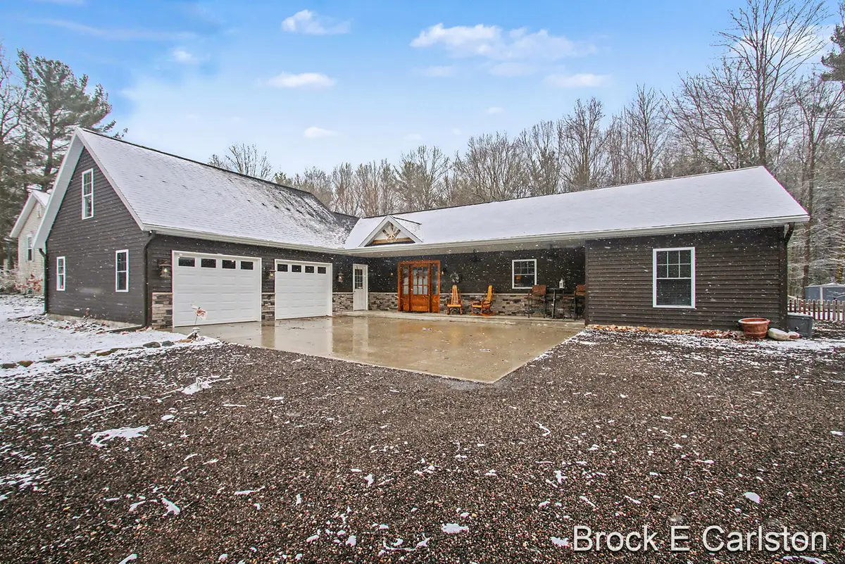 19200 Glendale Circle, Spring Lake, MI 49456 - #1
