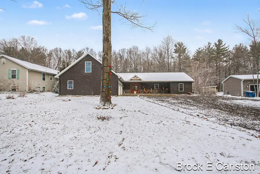19200 Glendale Circle, Spring Lake, MI 49456 - #2