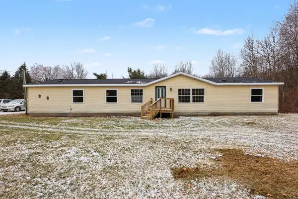 14855 Larsen Avenue, Gowen, MI 49326