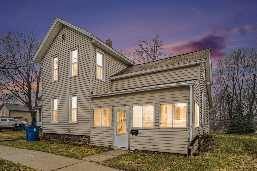 108 S Michigan Avenue, Vicksburg, MI 49097 - #2