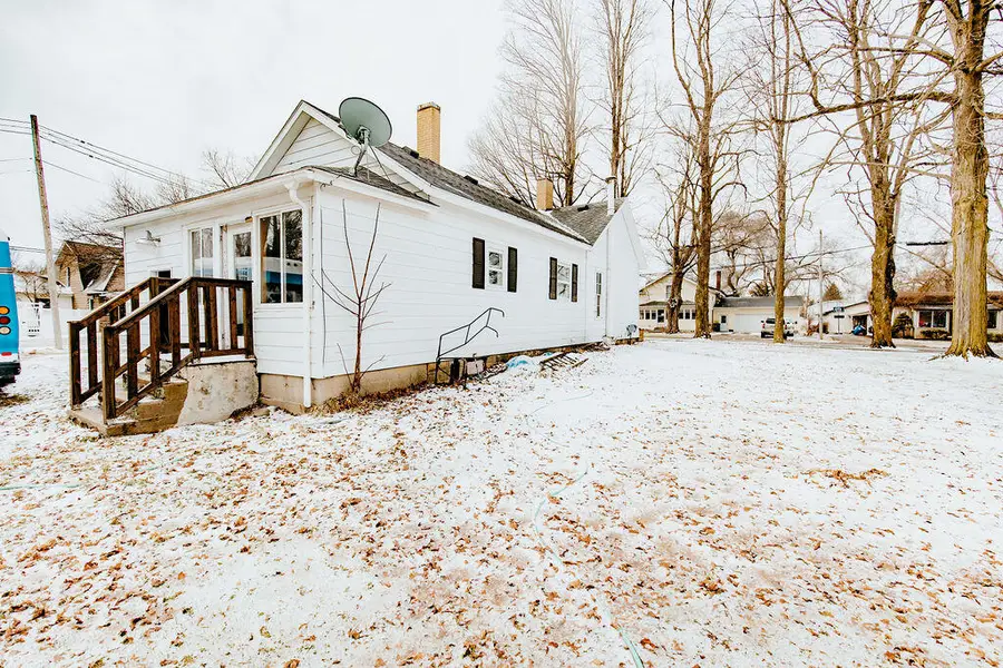 233 S Oak Street, Sheridan, MI 48884 - #3