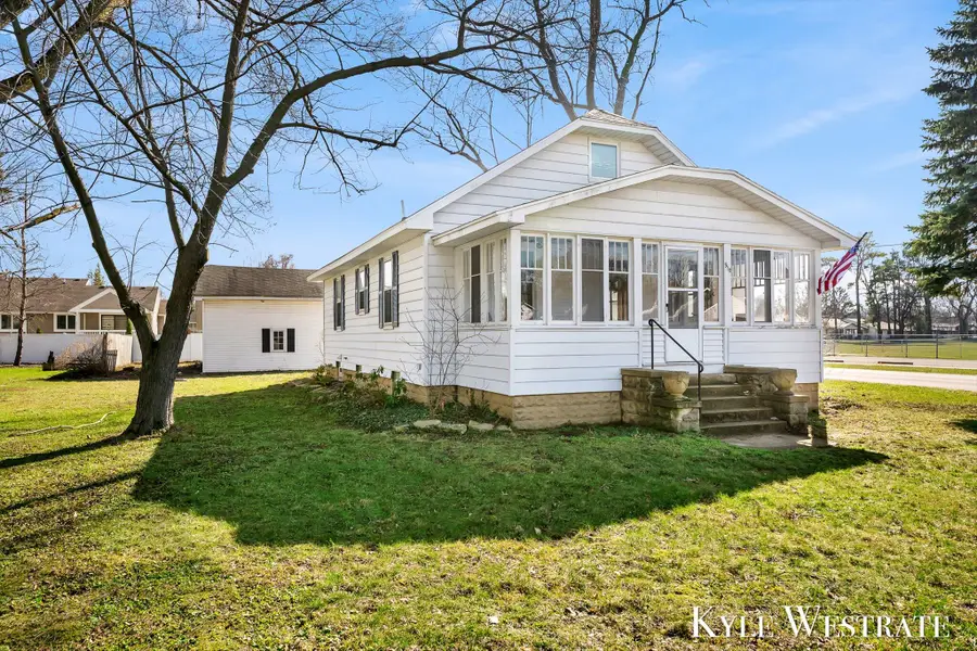 910 W 32nd Street, Holland, MI 49423 - #3