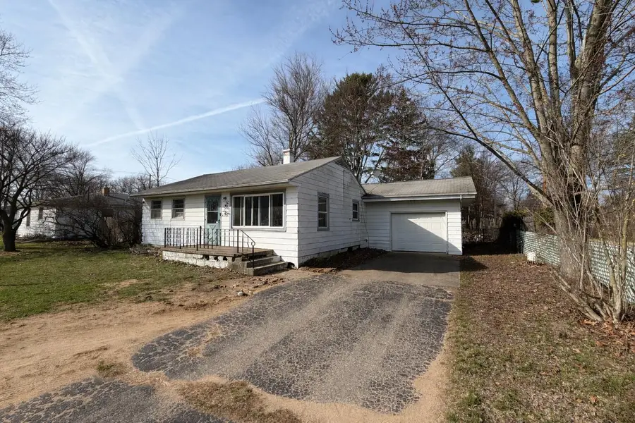 132 Lilac Street, Paw Paw, MI 49079 - #2