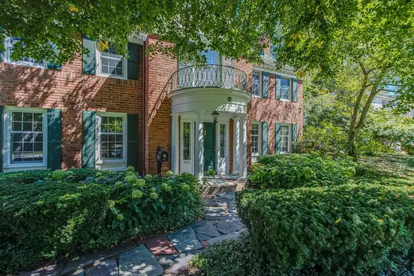 904 Plymouth Avenue Se, Grand Rapids, MI 49506