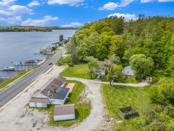 5164 Monroe Road, Pentwater, MI 49449