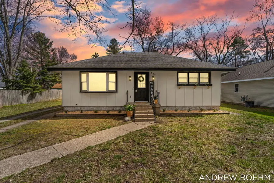 607 Central Bay Avenue, Holland, MI 49423 - #2