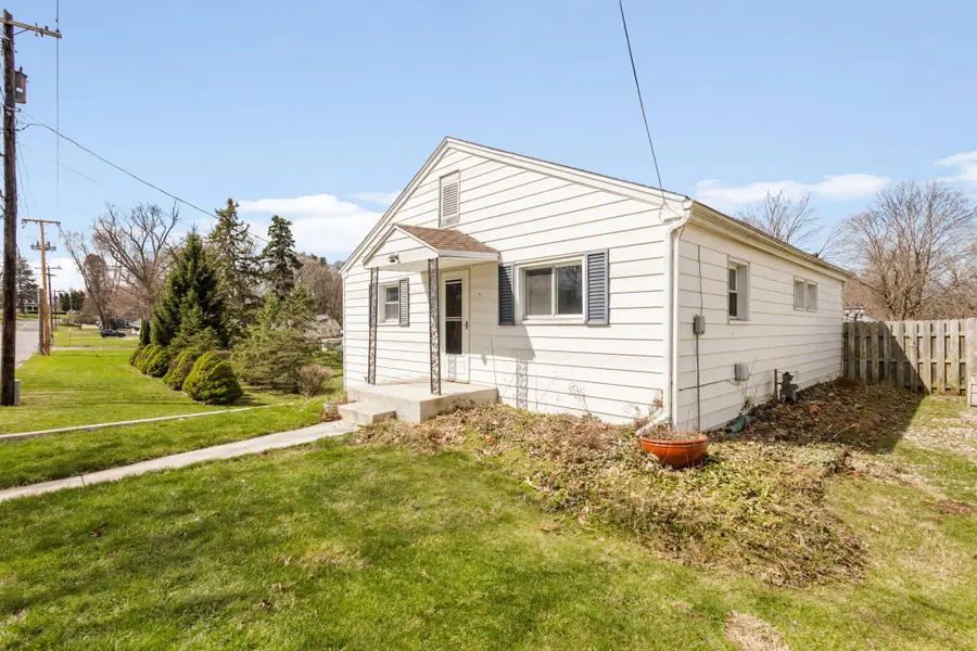 204 Terre Coupe Street, Buchanan, MI 49107 - #2