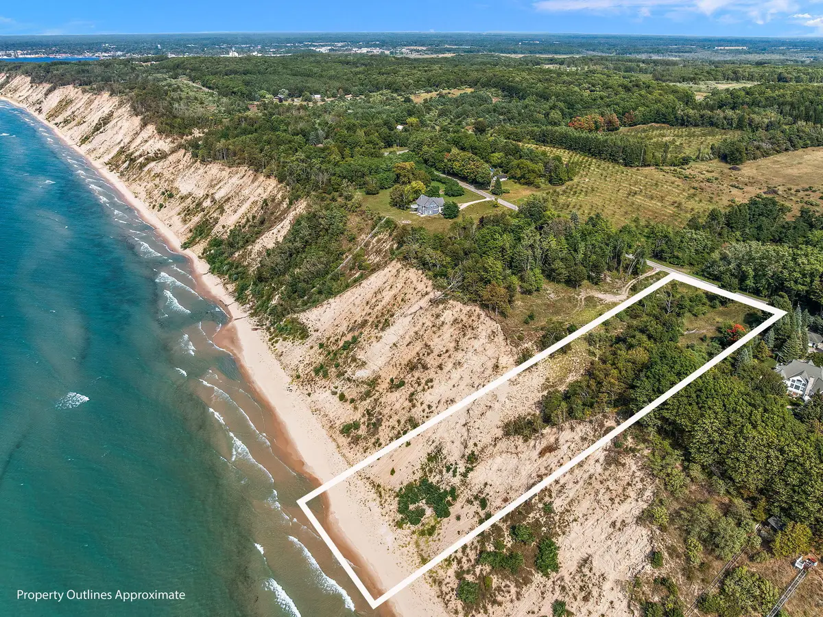 2989 S Lakeshore Drive, Ludington, MI 49431 - #1