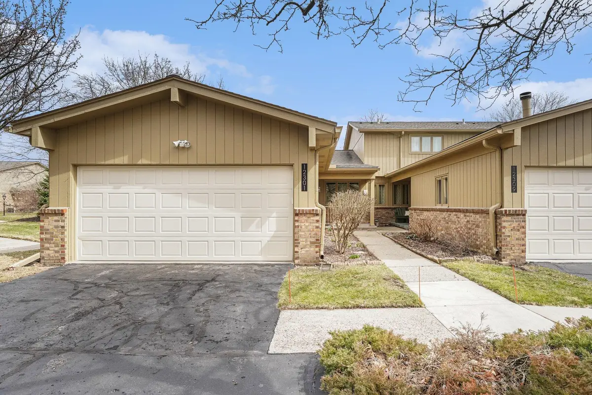 12301 Pinecrest Dr, Plymouth, MI 48170 - #1