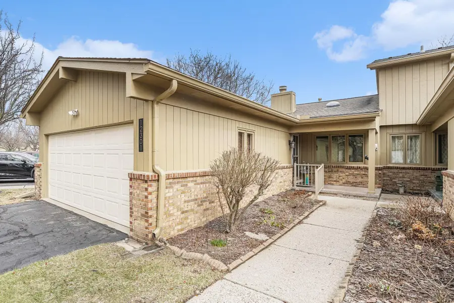 12301 Pinecrest Dr, Plymouth, MI 48170 - #2