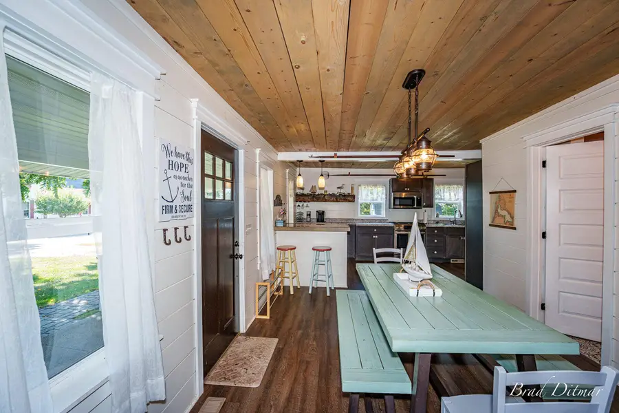 517 S Wythe Street, Pentwater, MI 49449 - #3