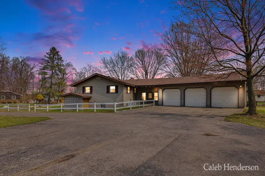 1206 Woodland Drive, Wayland, MI 49348 - #2