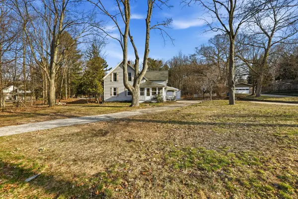 17839 N Shore Drive, Spring Lake, MI 49456