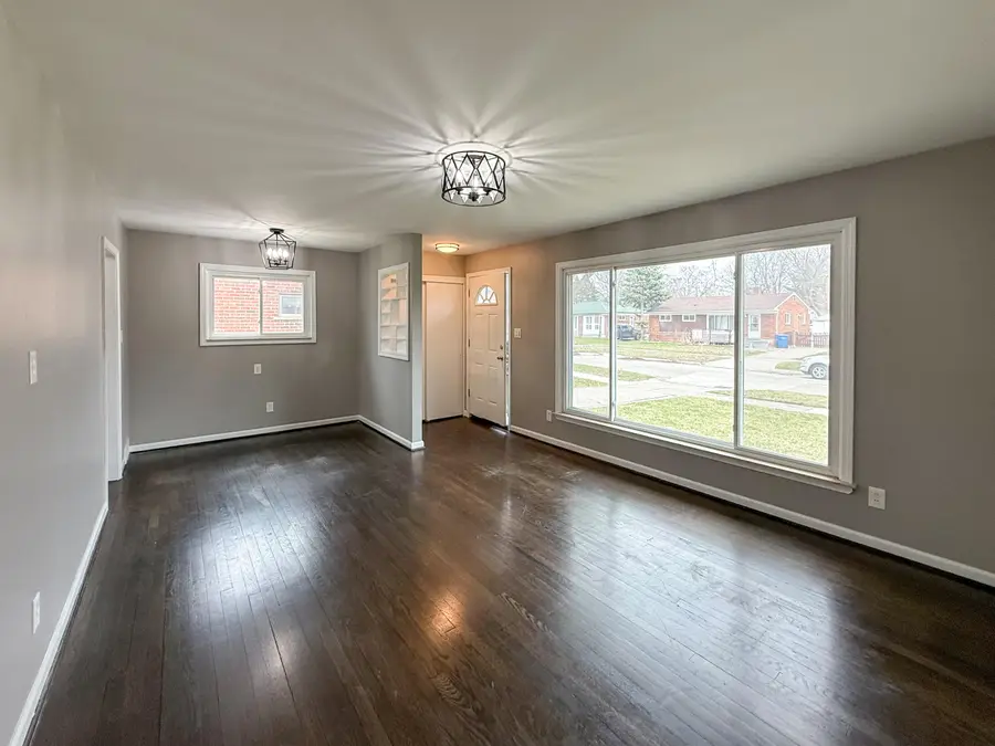 22203 Logue Avenue, Warren, MI 48091 - #2