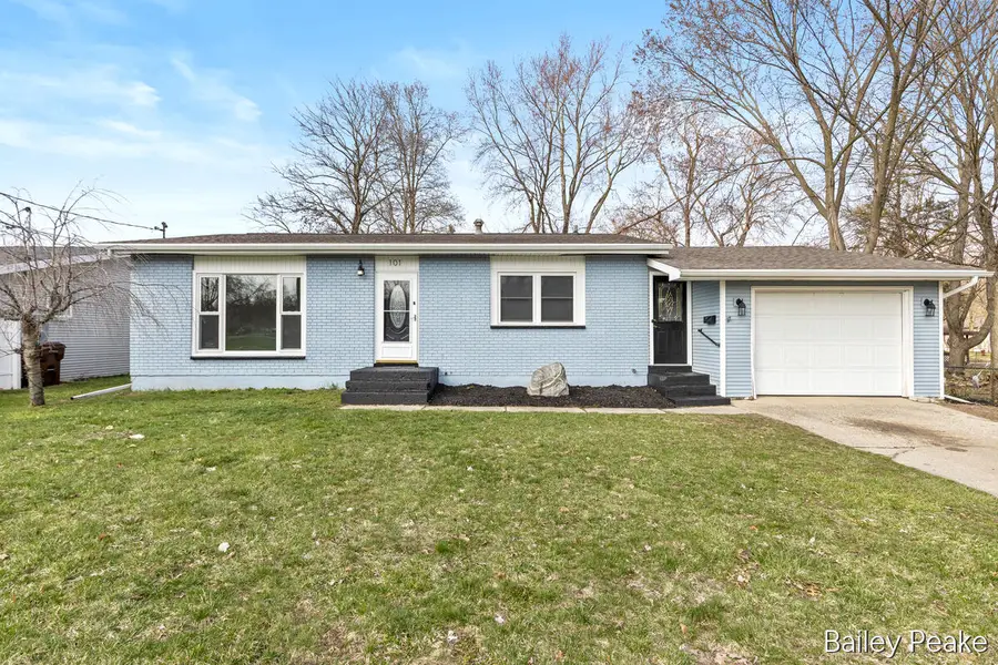 101 W Gardner Street, Sparta, MI 49345 - #2