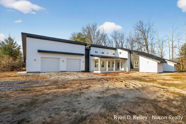 8411 Peninsula Drive W, Stanwood, MI 49346