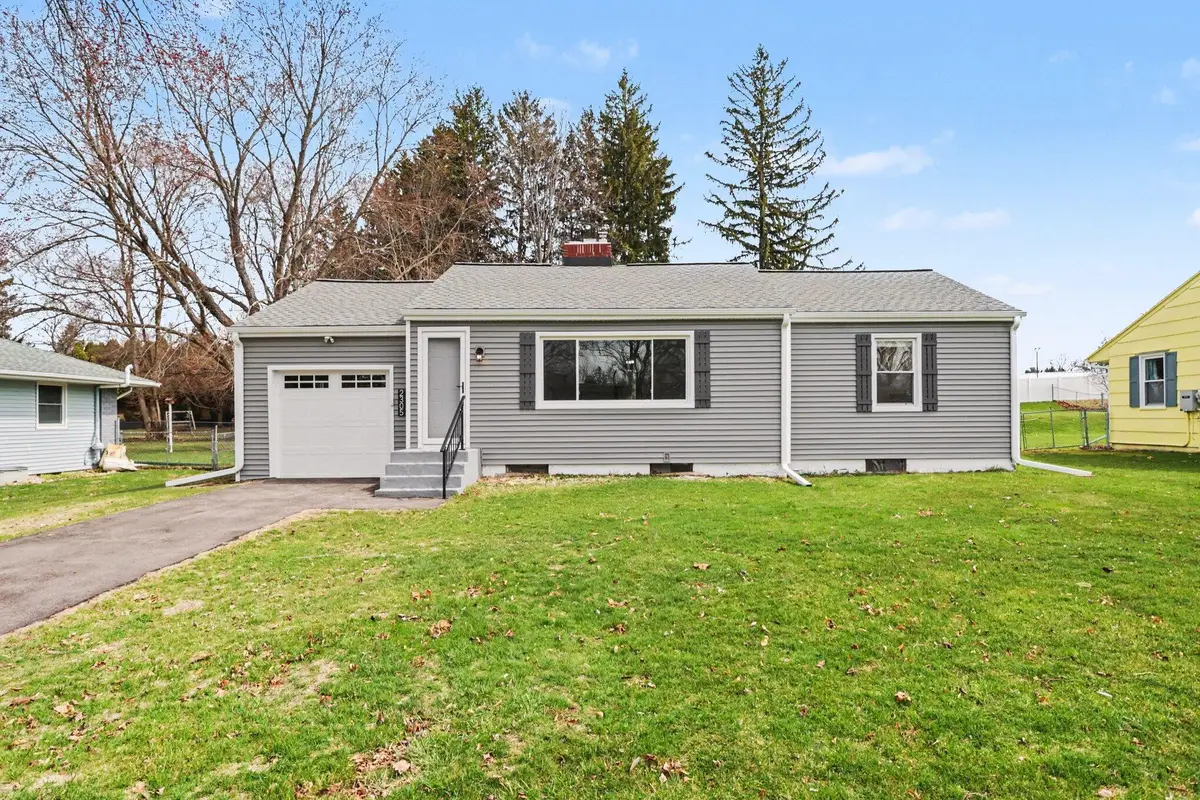 2305 Maple Drive, Jackson, MI 49203 - #1