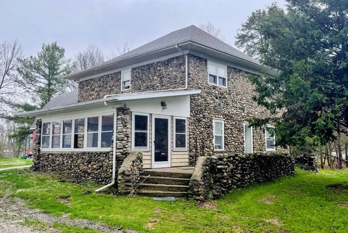 2311 E Glendora Road, Buchanan, MI 49107 - #1