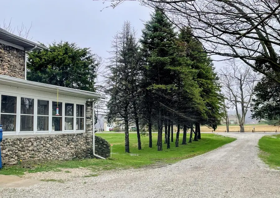 2311 E Glendora Road, Buchanan, MI 49107 - #3