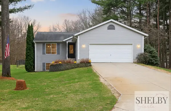 12294 Holmden Drive Ne, Rockford, MI 49341