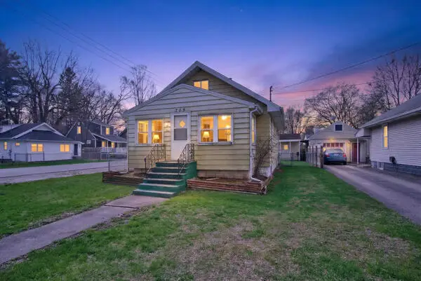 705 E Bird Street, Jackson, MI 49203 - #1