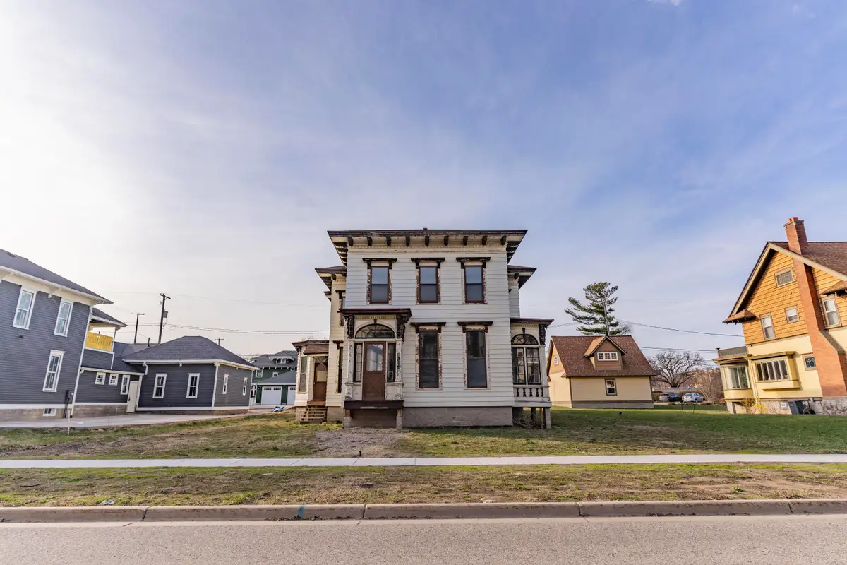 382 W Muskegon Avenue, Muskegon, MI 49440 - #1
