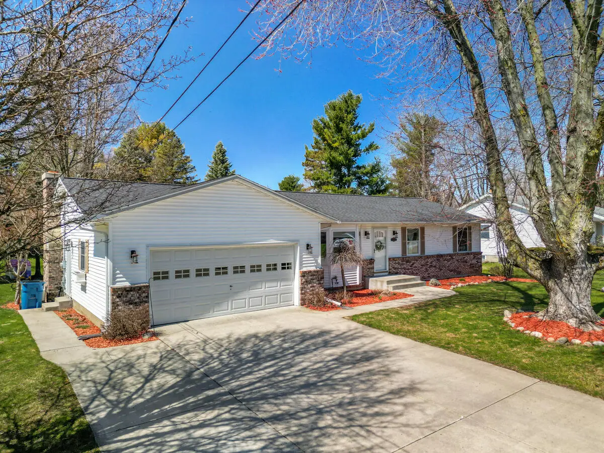 217 Southwoods Avenue, Fremont, MI 49412 - #1