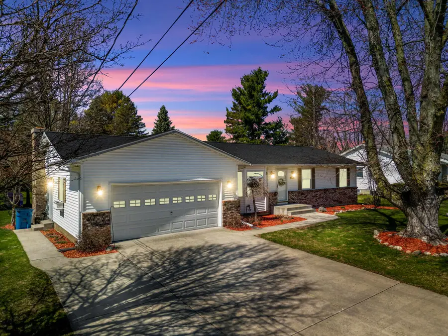 217 Southwoods Avenue, Fremont, MI 49412 - #2