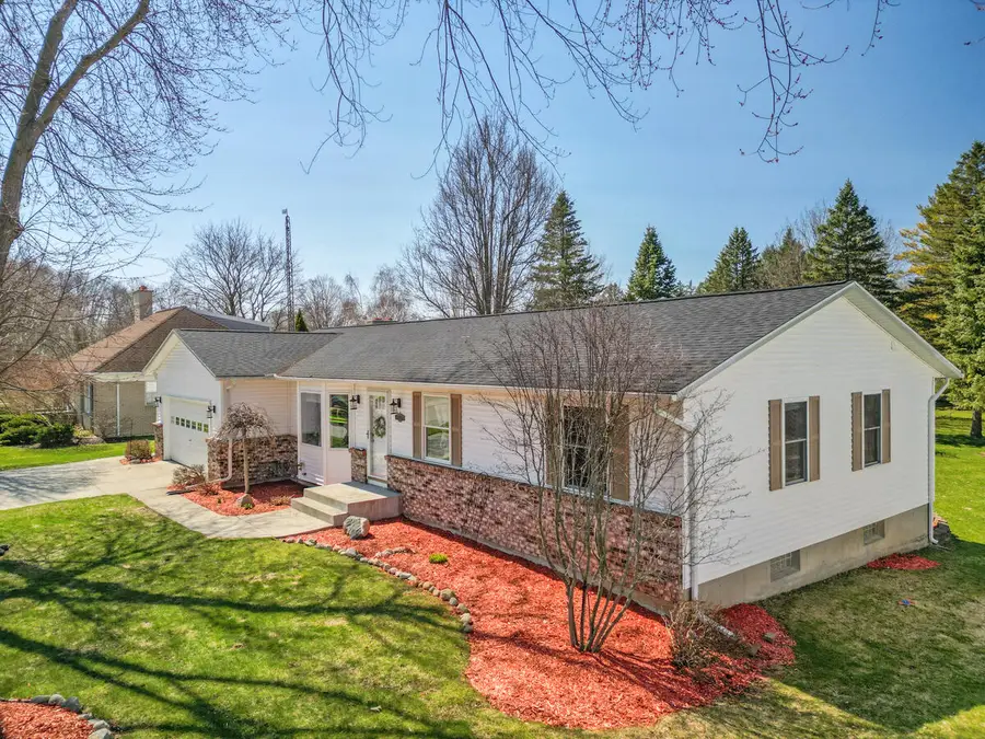 217 Southwoods Avenue, Fremont, MI 49412 - #3