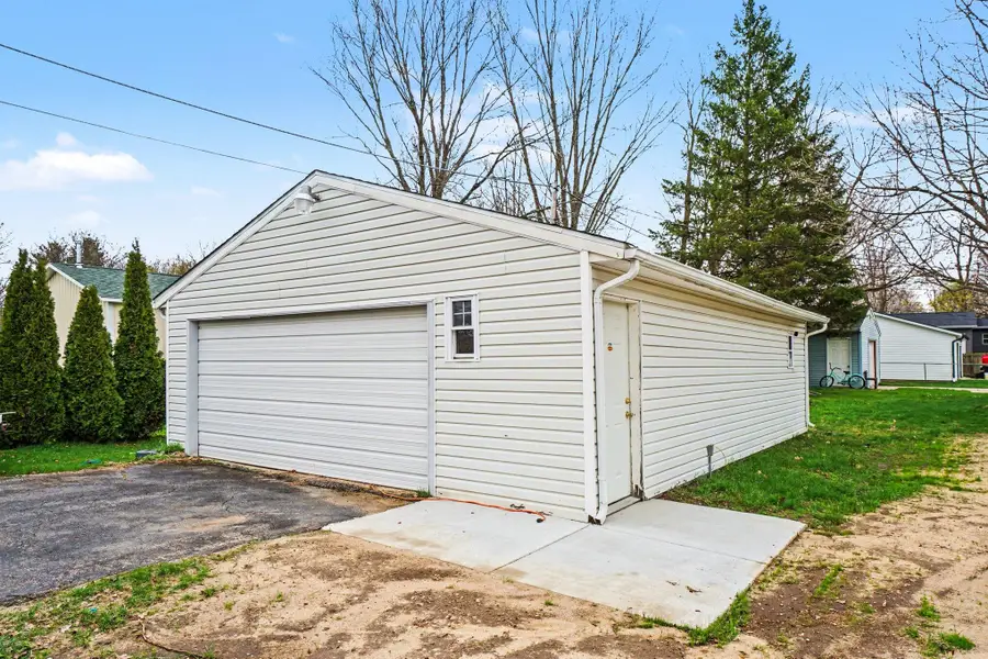 403 E 2nd Street, Lawton, MI 49065 - #3