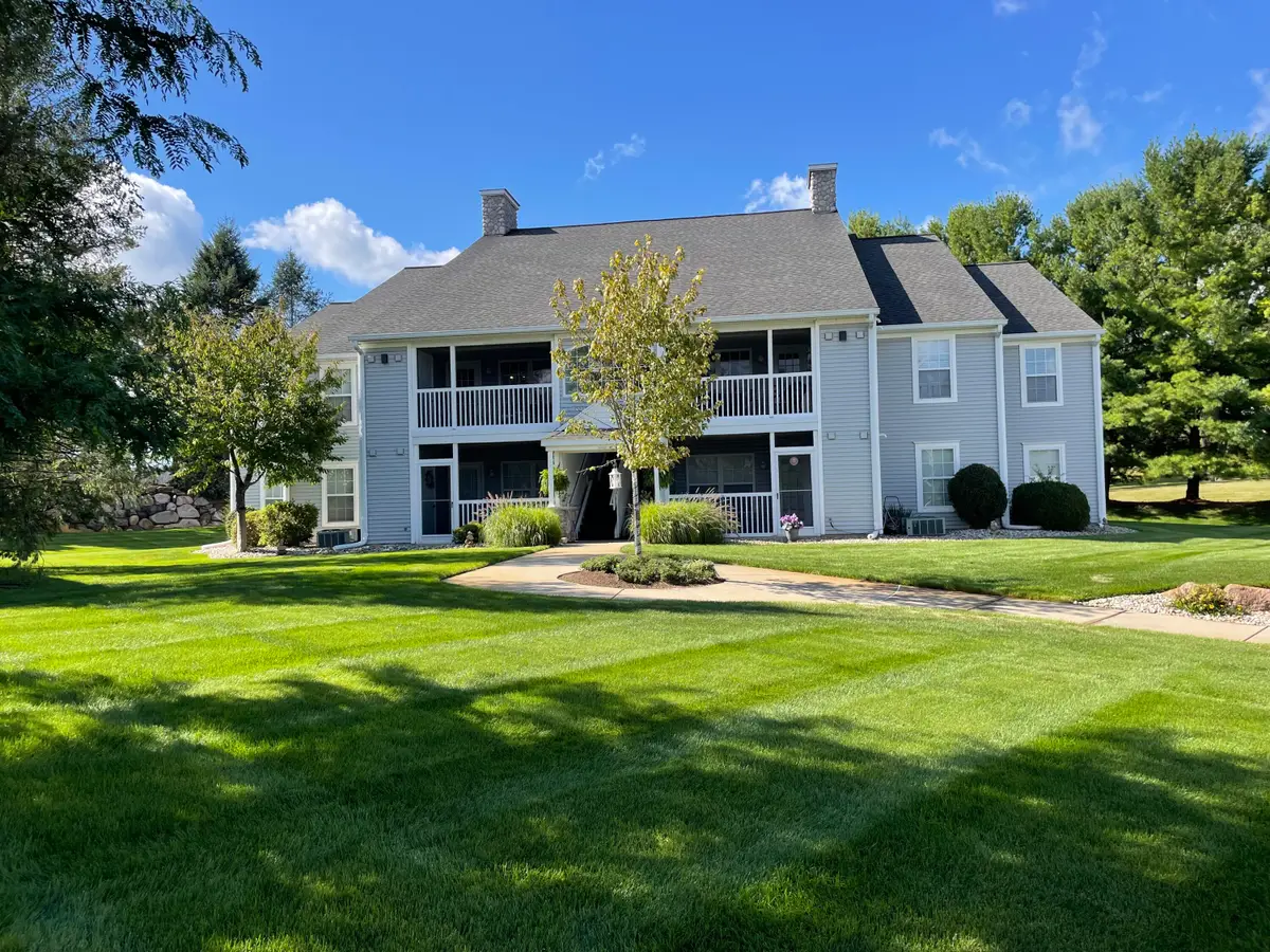 732 W Barrington Circle, Jackson, MI 49203 - #1