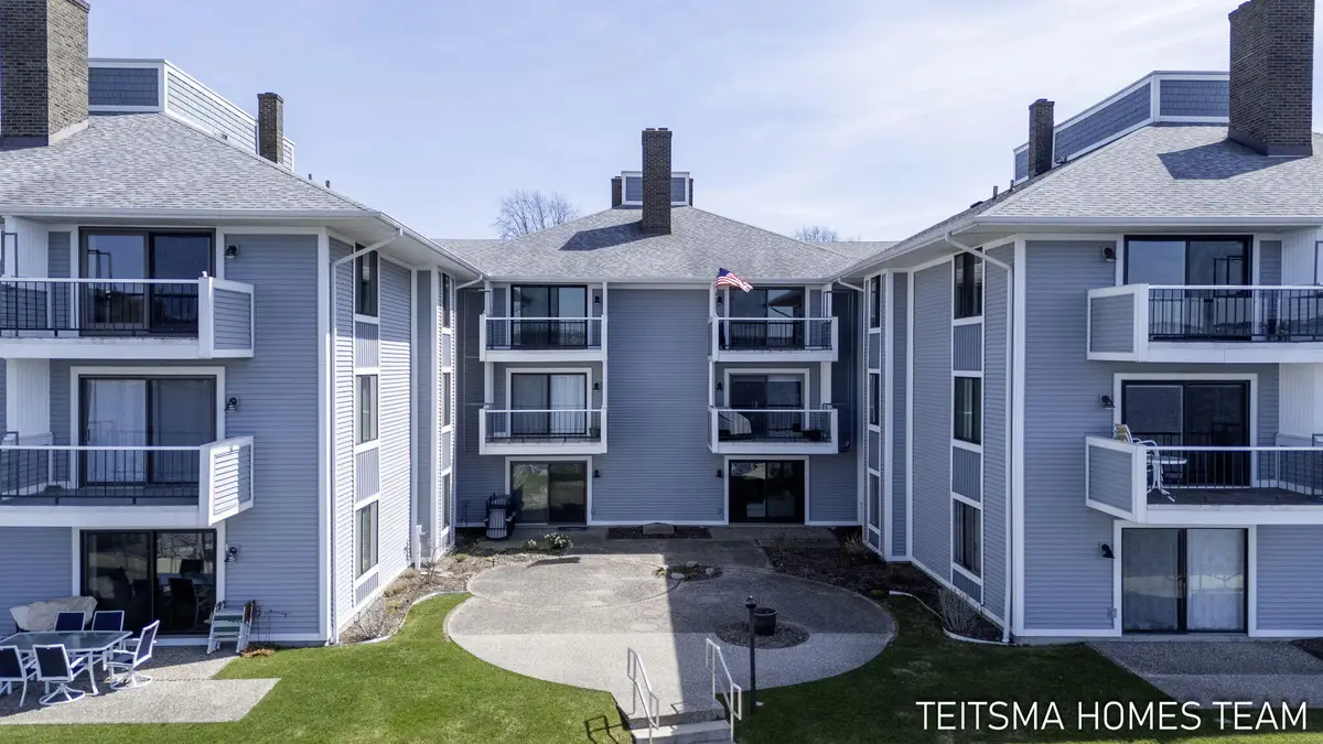 400 Lakeview Court #25D, Spring Lake, MI 49456 - #1