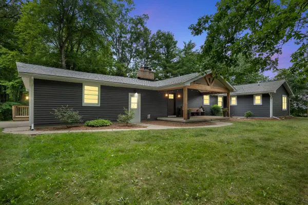 1059 Cumberland Avenue Se, Lowell, MI 49331