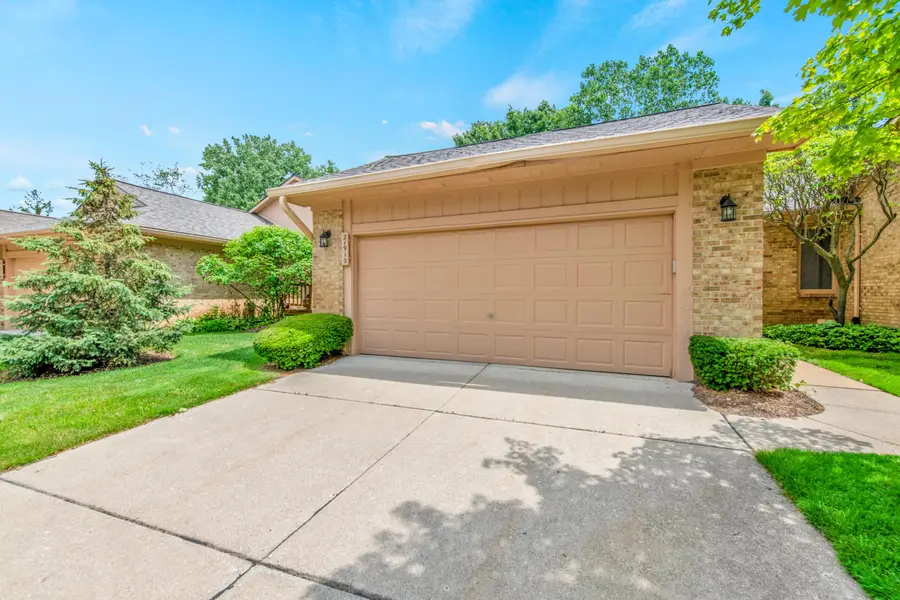 21910 River Ridge Trail, Farmington, MI 48335 - #3