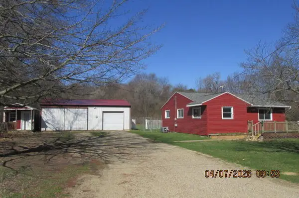 1161 102nd Avenue, Plainwell, MI 49080