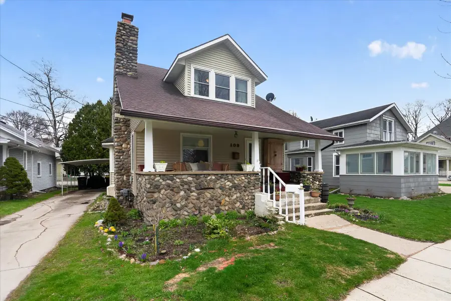 109 S Mulberry Street, Marshall, MI 49068 - #2