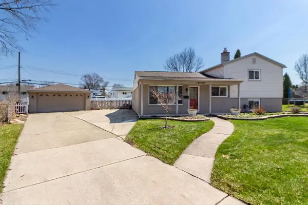 33112 Lynx Court, Westland, MI 48185